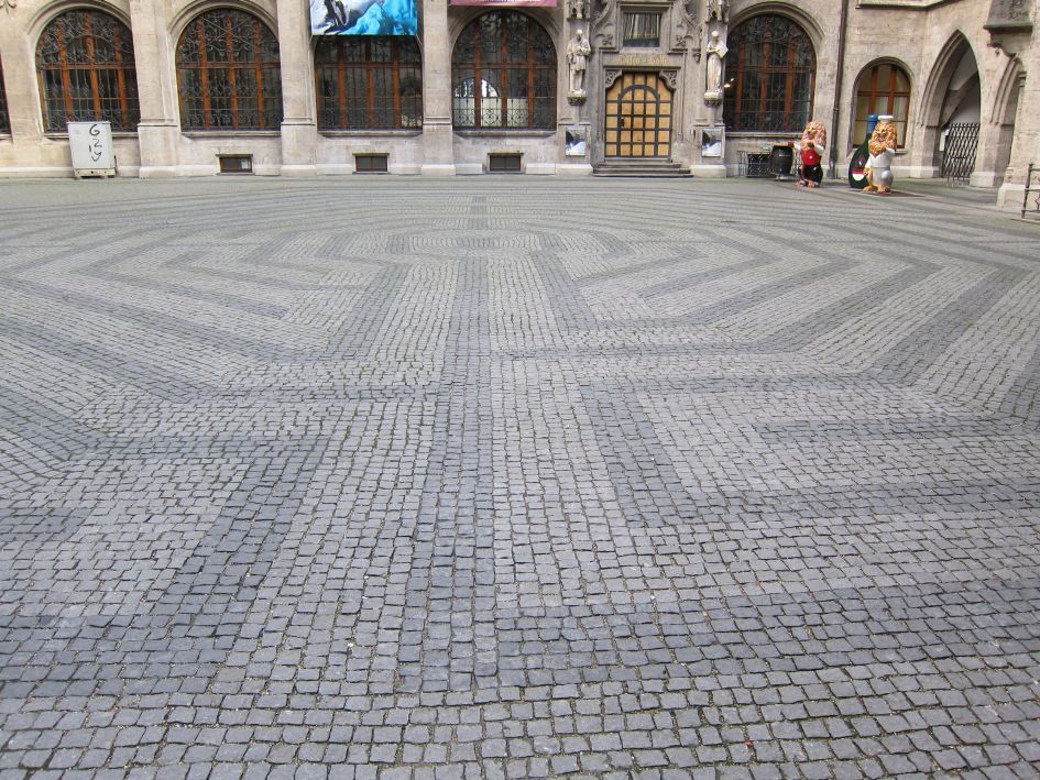 Labyrinth im Prunkhof des neuen Münchner Rathauses